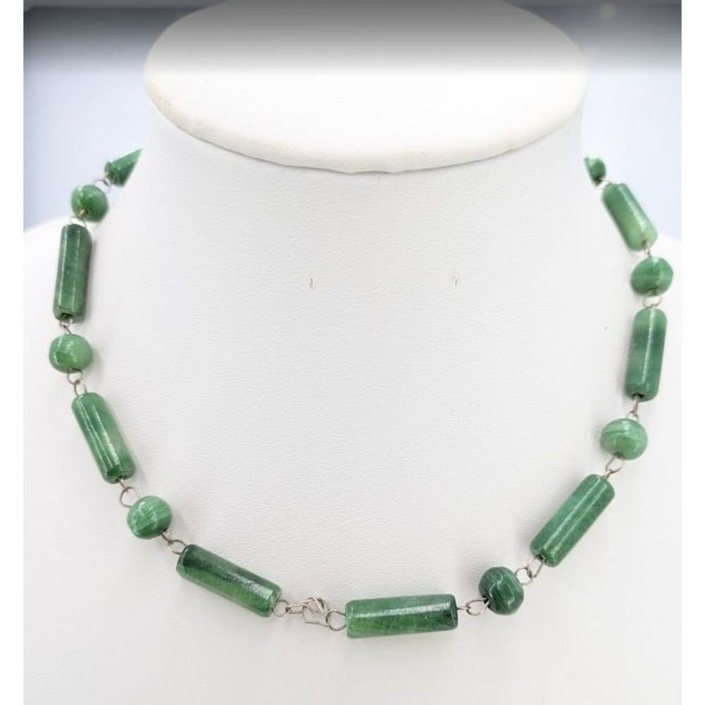 Green Quartz Milky Cloudy Beaded Necklace Silver Tone Barrel Clasp 17 Inch 32g
